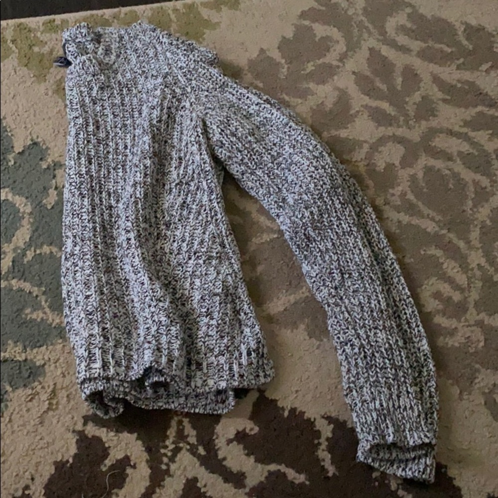 GAP sweater
